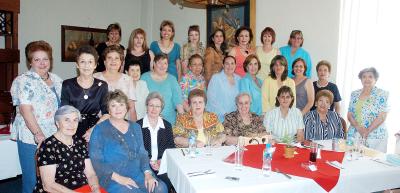 07052006 
Socias del Club Isabel la Católica, en el festejo por el Día de las Madres.