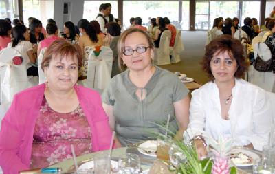 12052006 
Sonia Quiroga, Dora de Flores y Lety Martínez.