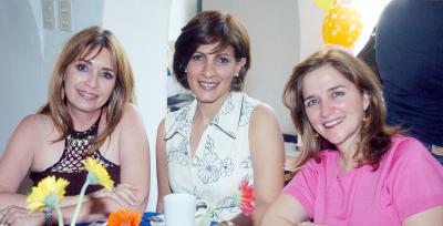 14052006 
Blanca de Giacomán, Aída de Sambucci y Cecilia de Murra.