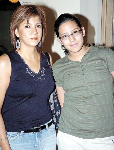 15052006 
Ofelia y Andrea Maldonado.