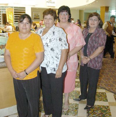 16052006 
Ileana de Acevedo, Rosy Sifuentes, Mayté Gómez y Angpelica Silva, celebraron su día, ellas son docentes de la Escuela Primaria España