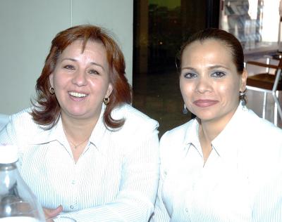 19052006 
Patricia Cárdenas y Lorena Luna.