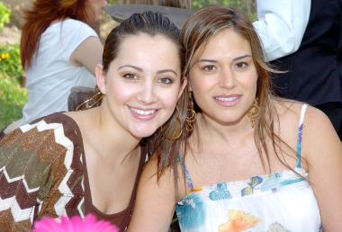 21052006 D-Cynthia de Herrero y Karla de Alatorre.