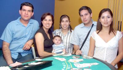 21052006 
Fernando Puga, Claudia Velez, Kevin Rodríguez, Adriana Boone, Daniel Labastida y Celia Valenzuela, captados recientemente