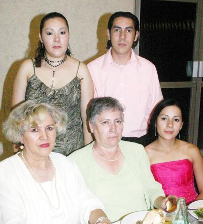 21052006 
Rosa Vera, Estela Díaz, Marcela Ovalle, Susana y Ricardo Ovalle