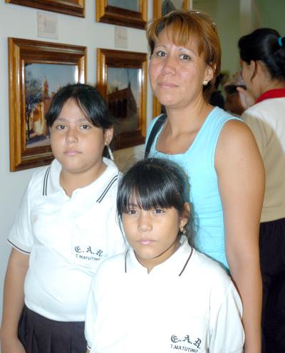 21052006 
Adriana Cervantes, Elsa y María de los Ángeles Zúñiga.