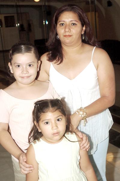 21052006 
Rocío Martínez, Luz Daniela Martínez y Karen Hernández.