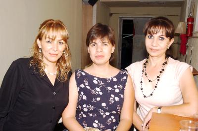 28052006 
Gabriela Sologoistea, Cristina Matouk, María de Jesús Machado.