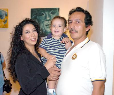 28052006 
José Luis Rodarte, Ivonne Galván y su hijo Gabriel Rodarte.