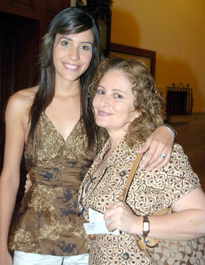 28052006 
Leticia Olvera y Gaby Barrón.