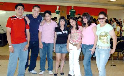 28052006 
César Limón, José Luis Tabares, Carlos Salazar, Valeria Guardiola, Fernanda Ramírez, Jazmpin Luján y Lucero Lee.