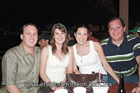 Alfonso Mijares, Nora A. de Mijares, Michelle de Mijares y Gustavo Mijares.