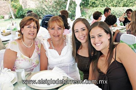 María Mercedes Fernández, Irma Lorena Chávez, Paola y Erika Ramos.