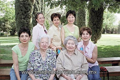 Ma. Cosio de Subealdea, Irene Cosio de Gómez, Inés Subealdea de Collier de la Marliere, Irene Subealdea de Rojas, Norma Subealdea de Franch, Lilia Subealdea de Fahur, Irma Subealdea de Flores.