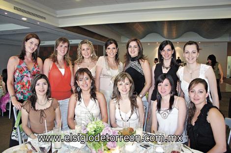 Juliana Teixeira, Myriam Martínez de Batarse, Cristina Maturino, Nadia Recinos Villegas, Rocío Herrera, Susana Estrada, Cristina Ruiz, Irma Caceres, Paty Ruíz, María Elena Ducolombier, Ana Viesca y Cinthia Saucedo.