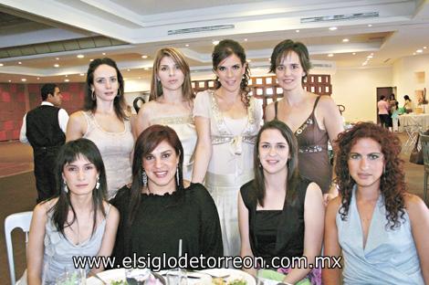 Liliana Quintero, Eva Aranda, Nadia Recinos, Isabel de Recinos, Luly Reyes, Renata Cano, Tania Recinos y Gina Melin.