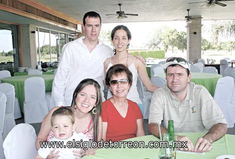 TARDES DE CAMPESTRE
Rodrigo González Valencia, Valeria Valencia de González, Dulce de Valencia, Gerardo Dueñes Correa, Eduardo y Daniela Zermeño.