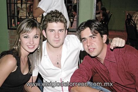 Mariana Algara, Roberto Gutiérrez y Efrén Ávila.