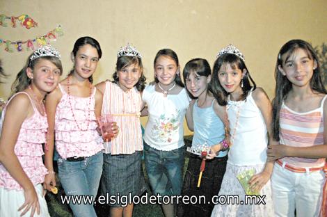 Myrthala de la Garza, Miriam Sofía Sánchez, Paola Amezcua, María Córdoba, Andrea Lasne, Andrea de la Garza y María de Lourdes.