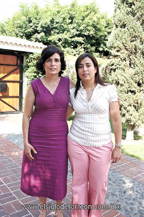 GRAN FSTEJO ENTRE AMIGAS
Maty García de Campa con su hija Tily Campa García