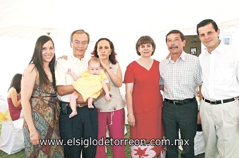 Mariana Delgado de Robles, Luis Rey Delgado García, Mariana Robles Delgado, Marcela Medina de Delgado, Yolanda Heimpel de Robles, Javier Robles Puga y Javier Robles Heimpel.