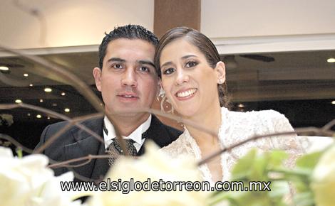 UNIDOS EN MATRIMONIO
Raúl González y Mónica de Lara Camacho.