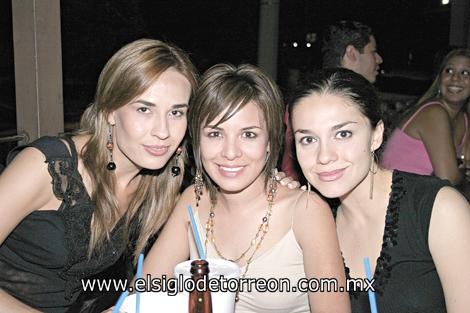 Márile Ávila, Chalis Tinoco y Karol Iza.