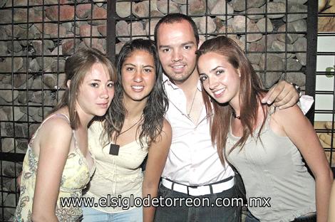 Paulina Velasco, Sofía Rodríguez, Rodrigo Portilla y Lily Villa.