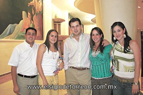 Julio Gustavo Villalobos Díaz de León, Brenda Baille de Villalobos, Mario Treviño Rivero, Adriana Plancarte de Treviño y Vicky Ibarguengoytia de Murra.