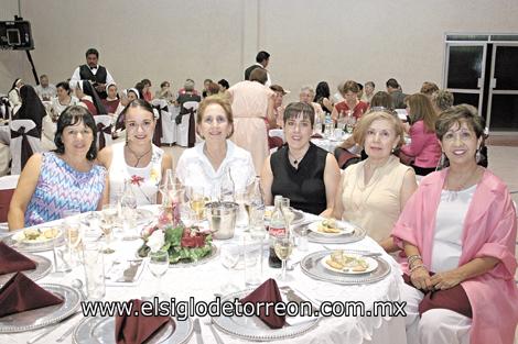 Elvia de Correa, Valeria de Durán, Alejandra H. de Schott, Romy Schott, Josefina R. de Muñoz y Patricia Meléndez de López.