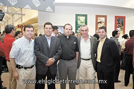 EMOTIVA INAUGURACIÓN
Martín Amarante, Marcelo Bremer, Padre Carlos Martínez, Roberto García y Fernando Dueñes.