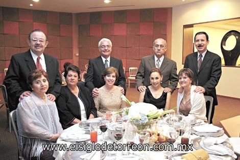 Lupita y Jorge Rosas, Margarita Gutiérrez, Pipe y Susy Rodríguez, Rogelio y Lupita Barrios, Ramón y Gaby García.