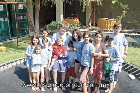 Jorge, Gaby y Rafael Montaña Murra, Rodrigo González Valencia, Maripily, Pablo y Manolo Sesma Montaña, Montse e Isabella Lara Montaña, Mariana Montaña Tamayo y Andrés Montaña Jiménez.