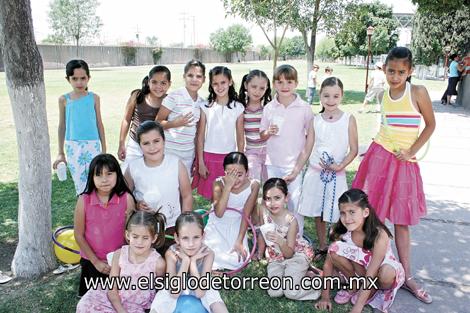 Andrea Raigosa junto a todas sus amiguitas.