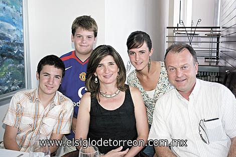 Federico, Cecilia, Lucía, Pablo e Ignacio Sáenz González.