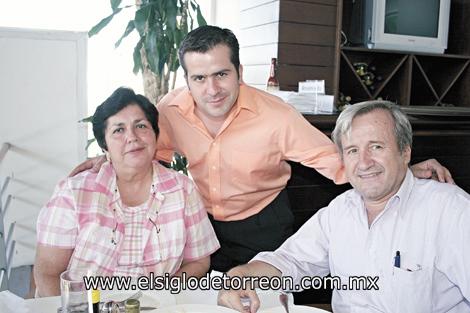 Yolanda, Diego y Manuel de la Parra.