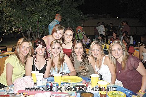 Gaby Del Bosque, Roxana Montañez, Ana Paula Madero, Ale Aguilar, Claudia Rueda, Pricila Álvarez, Meche Romo e Irma Eugenia Gómez.