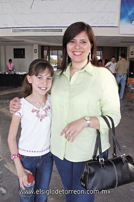 Andrea Lasne con su mamá María Antonieta Morales.