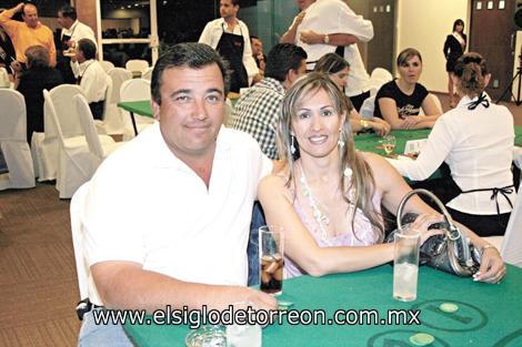 Roberto Dávila y Araceli Sáenz de Dávila.