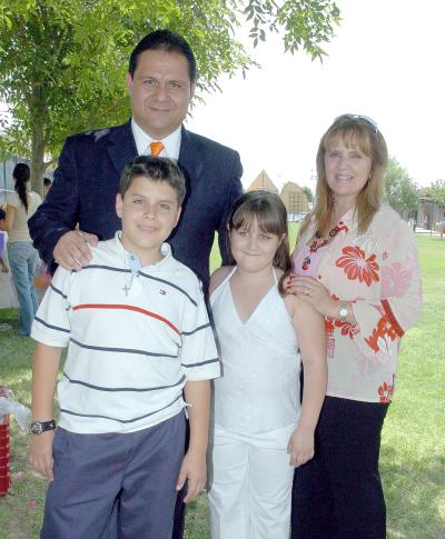 02062006 
Jesús, Claudia, Jesús Eduardo y Estefanía Campa Zuno.