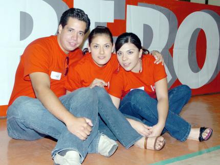 03062006 
Carlos Demucha, Silva Mata y Karla Colunga .