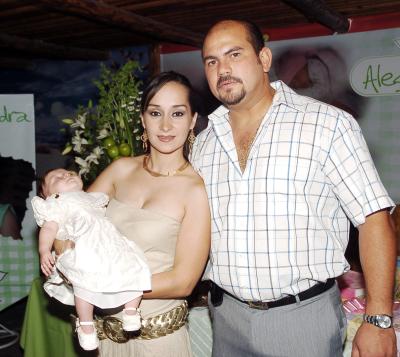 03062006 
Alessandra recibió el primer Sacramento junto a sus padres, Deneb y José Antonio Nohra.