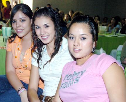 04062006 
Rosalinda Cruz, Dayana Kort y Atalya Tello.