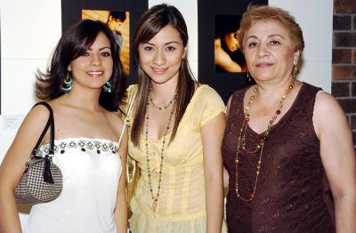 04062006 
Blanca Alvarado, Leticia Castro e Irene Hernández.