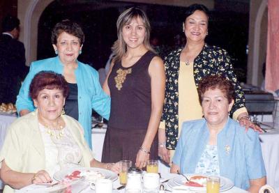 04062006 
Coco Enríquez, Esperanza de Acosta, Susy Armas de Ramírez, Cuquis de Castro y Juanita Enríquez, en una agradable reunión.