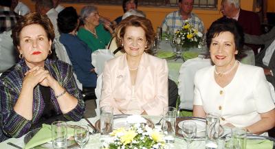 10062006 
Cristina de Fernández, Lucía de López y Leonor de González.