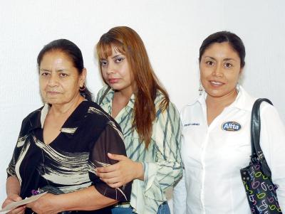 11062006 
Concepción, Verónica Meza y Casimira Carranza.