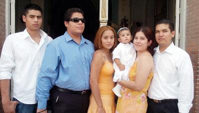 11062006 
Luis Ignacio Martínez Esparza, el día de su bautico junto a sus papás, Luis Alberto Martínez y Martha Lizeth Esparza y sus padrinos.