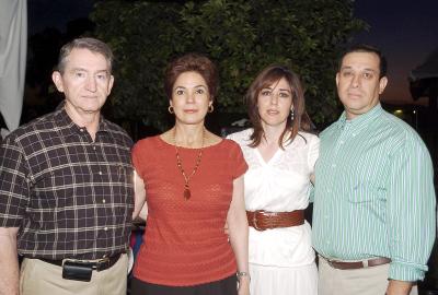 13062006 
Florentino Martínez, Morena de Martínez, Laura Cuerda y Humberto Martínez.