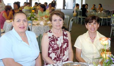 15062006 
Paty de Valdepeñas, Aurotita de López y Alicia Ledezma.